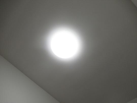 �y���̑��z�@LED�Ɩ��t��